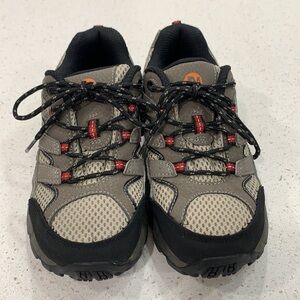 Boys Merrel size 2M